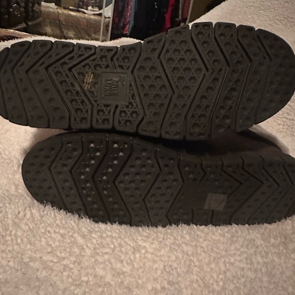 Muk Luk Flexi Montauk winter ankle boots.
Size 11 - Picture 3 of 10
